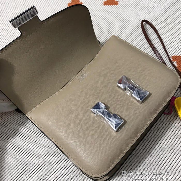 HERMES愛馬仕 H空姐包 進口原廠EP皮 頂級蜜蠟製作 街拍必備單品 風衣灰金銀 單肩斜挎包  Ama1545